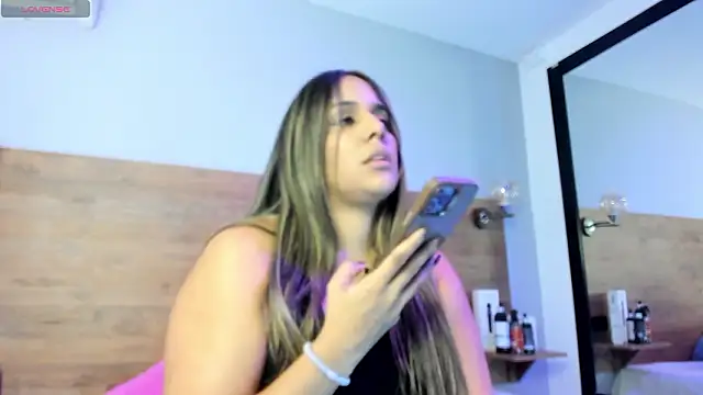 DeboraEvans online show from February 5, 2026, 8:24 pm