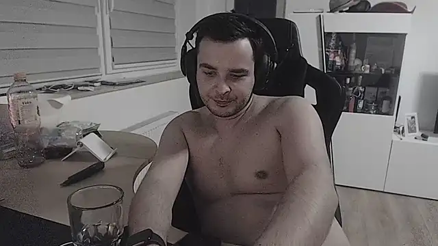 SharkLuigi online show from September 29, 2025, 10:47 pm