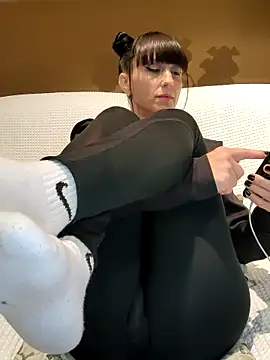 Melody87 online show from November 26, 2025, 9:16 pm