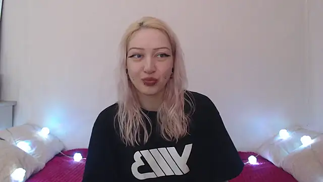 Snapshot of Emily_hardcore chatting on July 16, 2026, 9:10 pm Emily hardcore online show from July 16, 2026, 9:10 pm