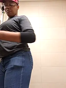 Snapshot of samone9 chatting on February 3, 2025, 2:25 am samone9 online show from February 3, 2025, 2:25 am