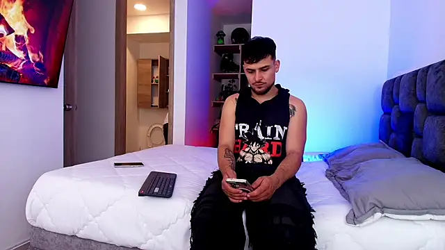 Aron-santoro online show from July 23, 2026, 8:51 pm