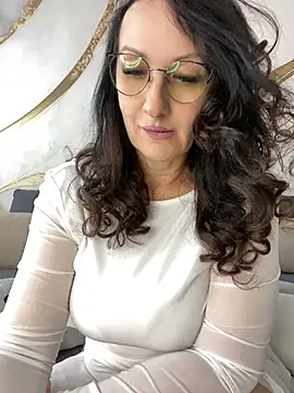 Snapshot of Katie-n chatting on June 19, 2026, 10:08 am Katie-n online show from June 19, 2026, 10:08 am