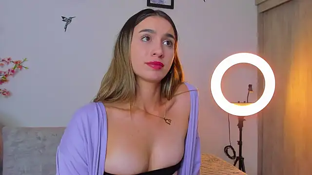 im sarah34 online show from February 10, 2025, 3:35 am