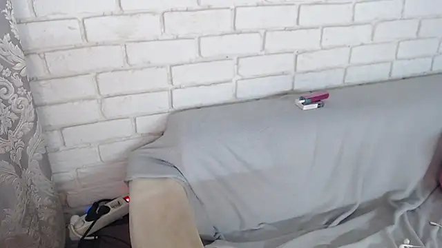 Crazyy girl  online show from November 9, 2025, 2:26 pm