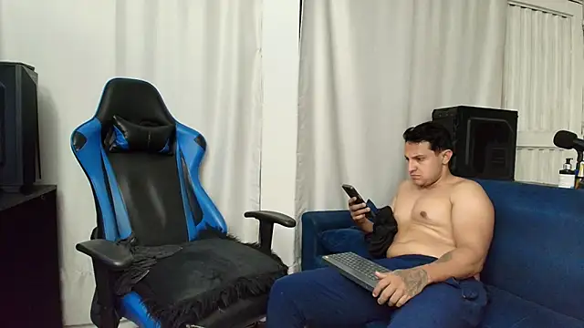 Snapshot of hott_dicks chatting on June 16, 2026, 1:52 am hott dicks online show from June 16, 2026, 1:52 am