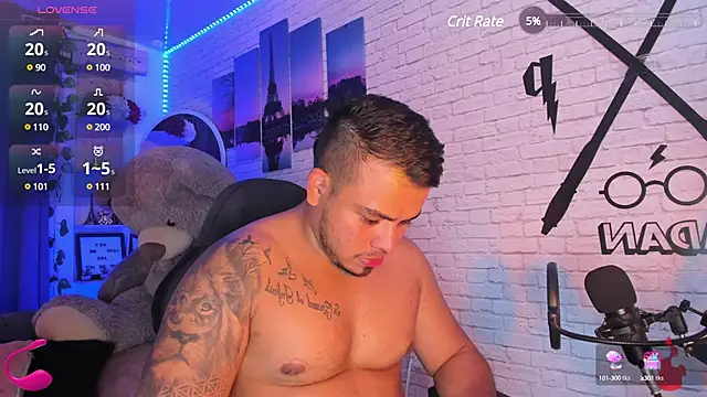 Snapshot of Naughty_Charly chatting on January 21, 2025, 6:12 pm Naughty Charly online show from January 21, 2025, 6:12 pm