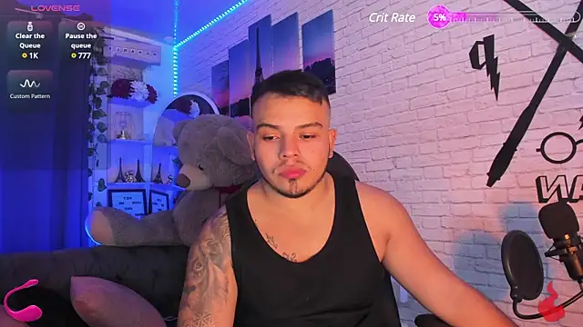 Snapshot of Naughty_Charly chatting on January 22, 2025, 7:45 pm Naughty Charly online show from January 22, 2025, 7:45 pm