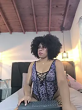 Snapshot of EmmilyBrant chatting on April 24, 2026, 10:23 pm EmmilyBrant online show from April 24, 2026, 10:23 pm