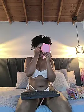 Snapshot of EmmilyBrant chatting on May 21, 2026, 10:50 pm EmmilyBrant online show from May 21, 2026, 10:50 pm