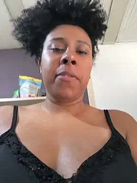 Snapshot of EmmilyBrant chatting on May 25, 2026, 2:12 pm EmmilyBrant online show from May 25, 2026, 2:12 pm