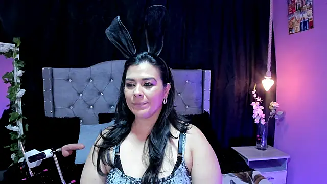 martina foxy  online show from February 21, 2025, 1:11 pm