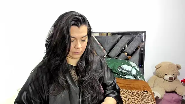 martina foxy  online show from April 2, 2026, 9:40 am