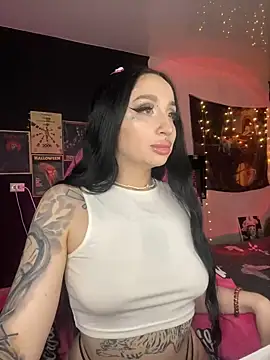 Molly  Moon online show from December 6, 2024, 5:53 am