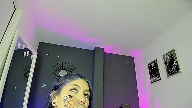 Snapshot of Raven_Witch_ chatting on June 5, 2026, 6:13 pm Raven Witch online show from June 5, 2026, 6:13 pm