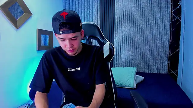 Mike 0233  online show from October 28, 2025, 4:05 am