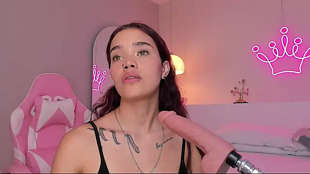 Snapshot of violeth_hill chatting on January 22, 2025, 10:48 pm violeth hill online show from January 22, 2025, 10:48 pm