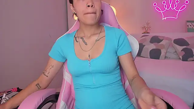 Snapshot of violeth_hill chatting on January 24, 2025, 8:11 pm violeth hill online show from January 24, 2025, 8:11 pm