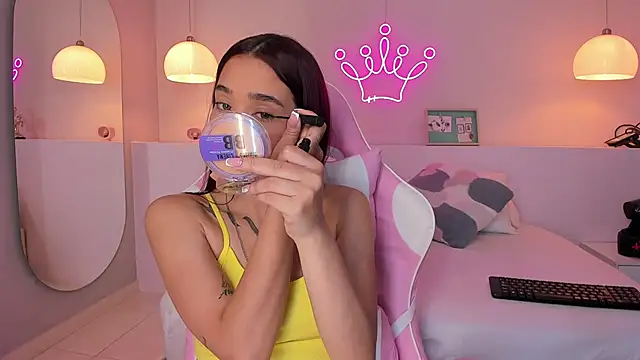 Snapshot of violeth_hill chatting on January 29, 2025, 8:25 pm violeth hill online show from January 29, 2025, 8:25 pm