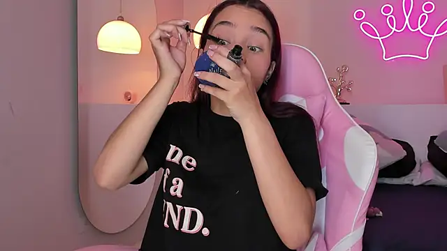 Snapshot of violeth_hill chatting on February 7, 2025, 4:06 am violeth hill online show from February 7, 2025, 4:06 am