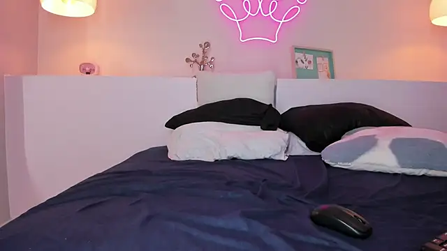 Snapshot of violeth_hill chatting on February 7, 2025, 7:07 am violeth hill online show from February 7, 2025, 7:07 am