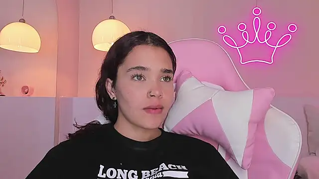 Snapshot of violeth_hill chatting on February 12, 2025, 2:14 am violeth hill online show from February 12, 2025, 2:14 am