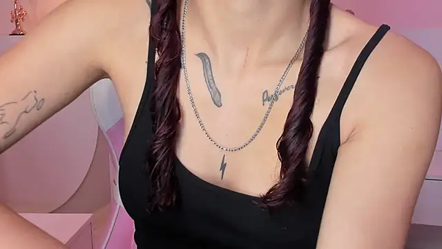 Snapshot of violeth_hill chatting on February 12, 2025, 8:18 pm violeth hill online show from February 12, 2025, 8:18 pm