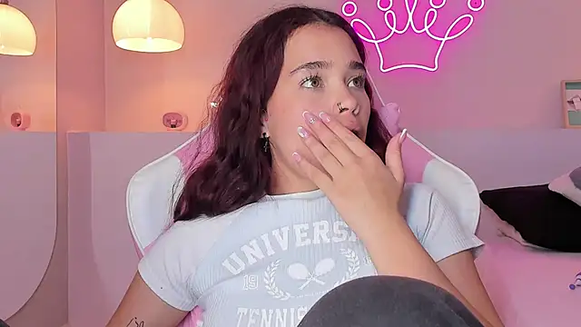 Snapshot of violeth_hill chatting on February 14, 2025, 2:07 am violeth hill online show from February 14, 2025, 2:07 am