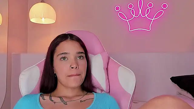 Snapshot of violeth_hill chatting on February 16, 2025, 2:42 am violeth hill online show from February 16, 2025, 2:42 am