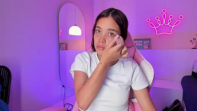 Snapshot of violeth_hill chatting on February 21, 2025, 8:16 pm violeth hill online show from February 21, 2025, 8:16 pm