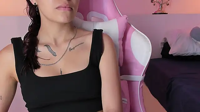 Snapshot of violeth_hill chatting on February 22, 2025, 8:09 pm violeth hill online show from February 22, 2025, 8:09 pm