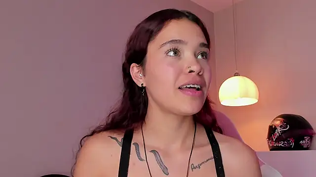 Snapshot of violeth_hill chatting on February 26, 2025, 10:58 am violeth hill online show from February 26, 2025, 10:58 am