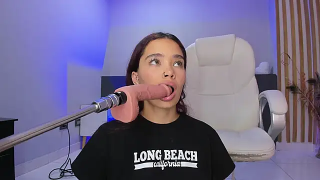 Snapshot of violeth_hill chatting on March 6, 2025, 8:37 pm violeth hill online show from March 6, 2025, 8:37 pm