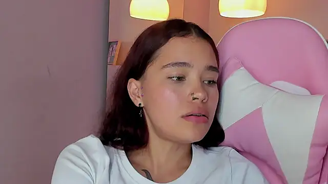 Snapshot of violeth_hill chatting on March 8, 2025, 10:24 pm violeth hill online show from March 8, 2025, 10:24 pm