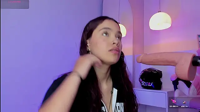 Snapshot of violeth_hill chatting on March 12, 2025, 7:49 pm violeth hill online show from March 12, 2025, 7:49 pm