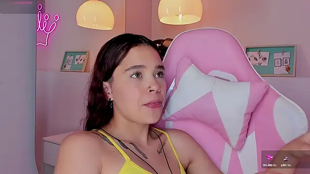 Snapshot of violeth_hill chatting on March 20, 2025, 11:34 pm violeth hill online show from March 20, 2025, 11:34 pm