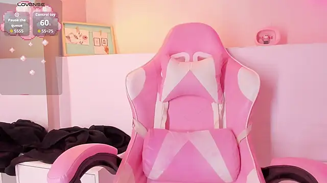 Snapshot of violeth_hill chatting on October 9, 2025, 6:39 pm violeth hill online show from October 9, 2025, 6:39 pm