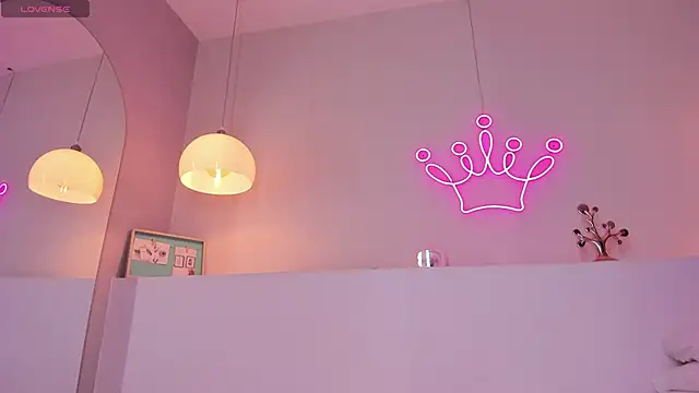 Snapshot of violeth_hill chatting on October 18, 2025, 5:35 pm violeth hill online show from October 18, 2025, 5:35 pm