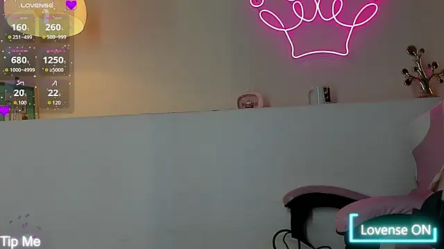 Snapshot of violeth_hill chatting on November 10, 2025, 5:56 pm violeth hill online show from November 10, 2025, 5:56 pm