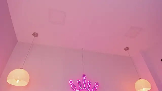 Snapshot of violeth_hill chatting on November 29, 2025, 8:01 pm violeth hill online show from November 29, 2025, 8:01 pm