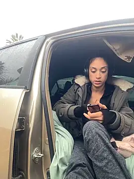 starrynikki online show from February 12, 2025, 5:26 pm