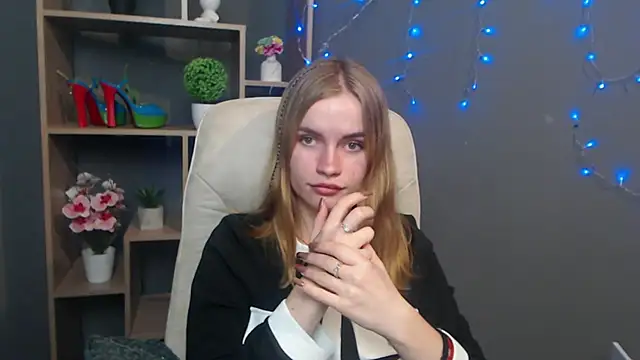 MargaritaKiss online show from November 10, 2025, 8:41 pm