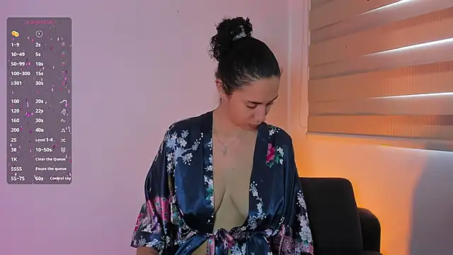 thaliacollins online show from January 2, 2025, 3:08 pm