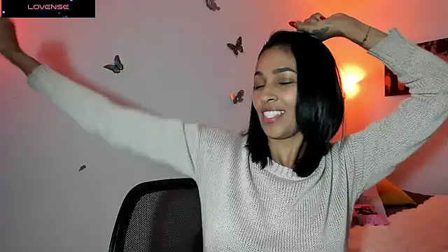 Mila-yang online show from October 4, 2025, 3:59 am