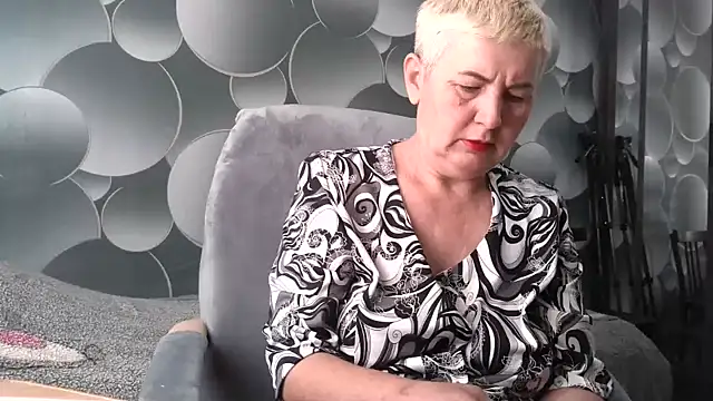 NicoleOlla online show from October 8, 2025, 6:55 am