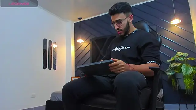 Liam Kleiin online show from October 15, 2025, 11:21 am