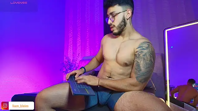 Snapshot of Liam_Kleiin chatting on May 21, 2026, 5:42 pm Liam Kleiin online show from May 21, 2026, 5:42 pm