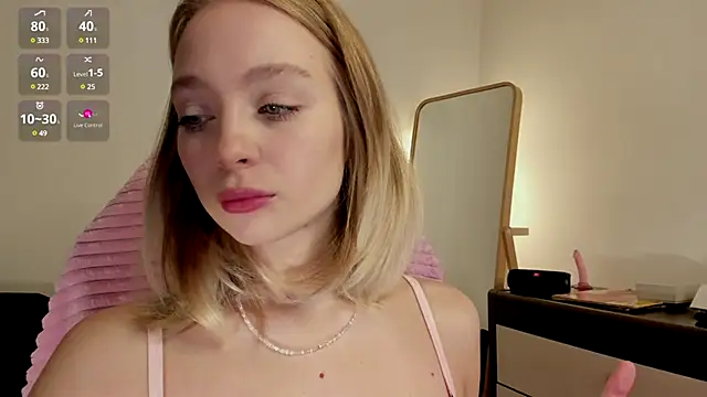 Snapshot of _LISA_BABYMETAL_ chatting on December 3, 2024, 12:49 pm LISA BABYMETAL online show from December 3, 2024, 12:49 pm