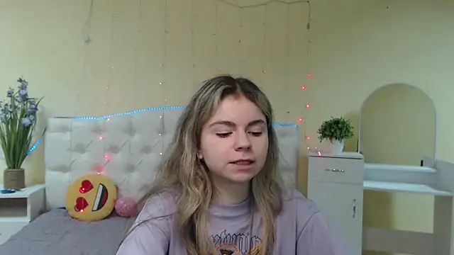 TinaRedly online show from January 15, 2025, 9:41 pm