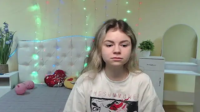 TinaRedly online show from February 2, 2025, 10:24 am